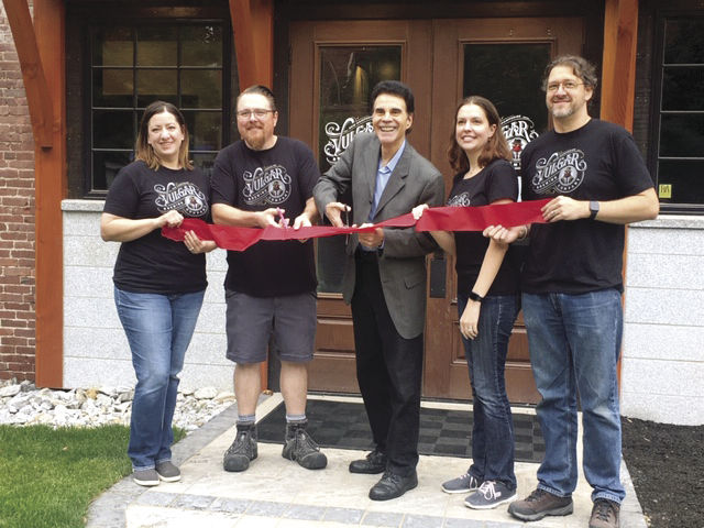 Franklin Mayor cuts ribbon at new brewery